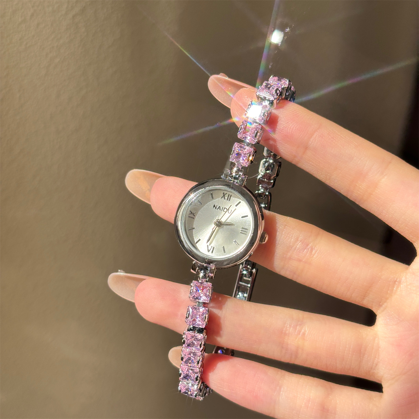 New Fashion Diamond-encrusted  – обзор и цена Luxury Watch Levels