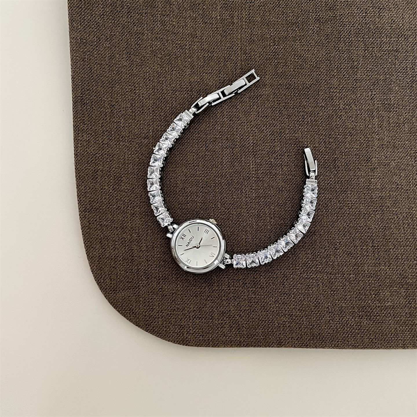 New Fashion Diamond-encrusted  – обзор и цена Luxury Watch Levels